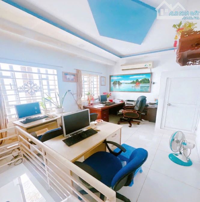 Bán nhà Quận 3 - Lý Chính Thắng - Sổ vuông 3.18 x 3.85 m - Giá 2.9 tỷ - 2 Tầng - 2