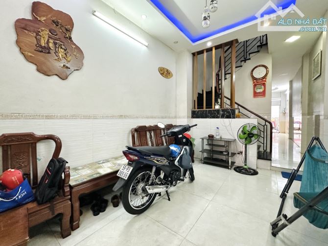 GIẢM 1.7 TỶ, Bán Nhà Nguyễn Thái Bình P12 Tân Bình 70m2 4 Tầng giá còn 10.99 Tỷ - 2