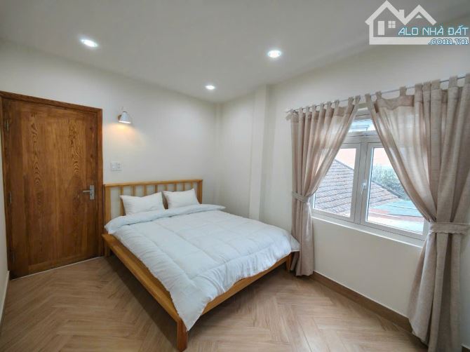 HOMESTAY 2 TẦNG 106M2 NGANG 10,5M 4PN 3WC 2PK SÂN RỘNG RÃI CÁCH CHỢ ĐÀ LẠT 2.3KM GIÁ 8 TỶ - 2
