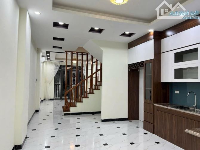 BÁN NHÀ THẠCH BÀN GIÁ 5.X TỶ, DT43M2, MT4M, Ô TÔ CÁCH 15M, DÂN CƯ ĐÔNG, NHÀ MỚI FULL NỘI T - 2