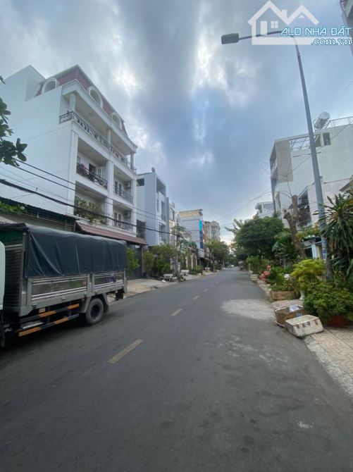 BÁN NHÀ ĐẸP 4 Tầng, 4m x 20m, giá 16.7 tỷ Mặt tiền đường số P. Tân Quy, Quận7 - 2