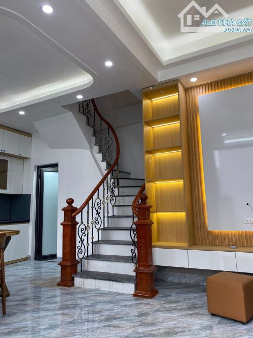 BÁN NHÀ THẠCH BÀN 36M2, MT4.6M, 5 TẦNG, Ô TÔ CÁCH 15M, GIÁ 5.X TỶ, FULL NỘI THẤT - 2