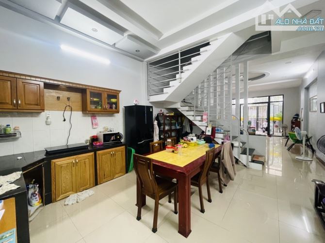 NGANG chuẩn đẹp 5m HẺM XE HƠI tránh nhau; đường LÊ ĐỨC THỌ gần 100m2 sổ CN đủ; chỉ 8.9 tỷ - 2