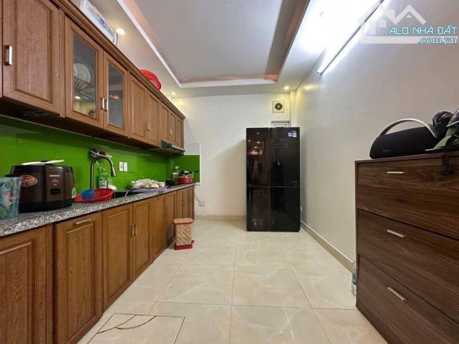 BÁN NHÀ ĐỊNH CÔNG – FULL NỘI THẤT.36M² – 5 TẦNG – CHỈ 50M RA PHỐ – 7.6 TỶ