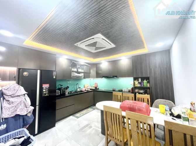 HIẾM! Khu phân lô DƯƠNG QUẢNG HÀM sẵn THANG MÁY dtich 4.2*16.7m; HXH vào nhà, nhỉnh 8 tỷ - 2