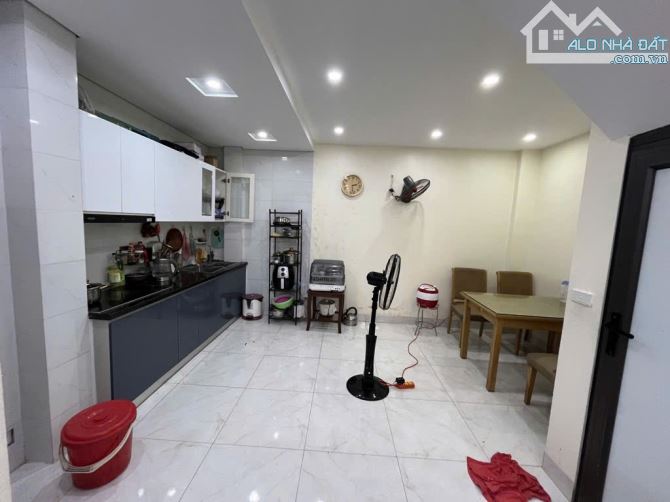 Bán nhà dân xây Phố Tựu Liệt 35m 3 tầng dân xây sát ô tô tránh giá 5.7 tỷ - 2