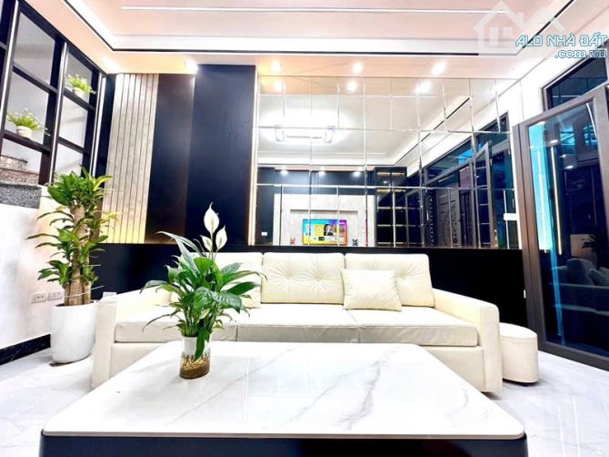 KIM GIANG - THANH XUÂN- 38M2 - 5 TẦNG- 7 PHÒNG NGỦ- FULL NỘI THẤT- NGAY PHỐ - GIÁ HƠN 8 TỶ - 2