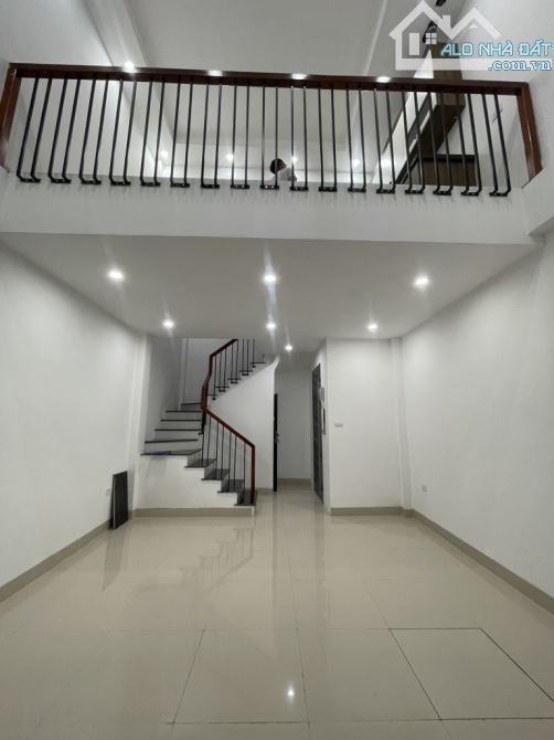 🚨 BÁN NHÀ SÁT KHAI SƠN NGỌC THUỴ – 6 TẦNG THANG MÁY – Ô TÔ ĐỖ GẦN – GIÁ HƠN 7 TỶ 💰 y - 2