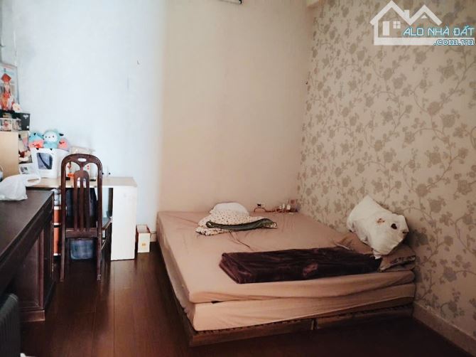 Bán tập thể đường sắt phốLáng Hạ,sổ 72m2(sổ rất to),gần rạp chiếu phim QG giá 5,35ty(có TL - 2