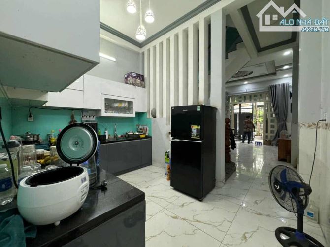 Xe hơi đậu trong nhà 4x12.5 vuông đẹp 4 tầng 5 phòng - 3
