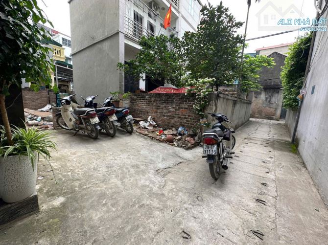 Lô đất 40m mặt tiền 3,65m - Ỷ la - Dương Nội - oto lùi cửa - giá 5ty2 - 3