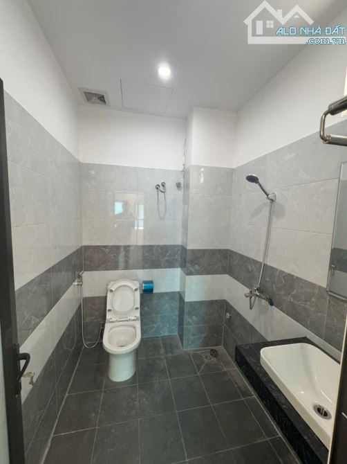 📍 ĐẠI CÁT, BẮC TỪ LIÊM – NHÀ MỚI XÂY 32M² – MẶT TIỀN 4M – 5 TẦNG – Ô TÔ VÀO NHÀ – GIÁ 6.5 - 3