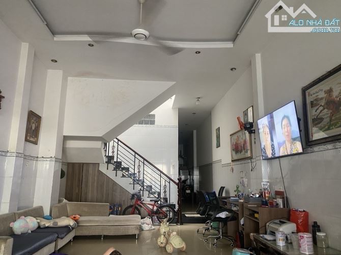 Nhà 2 tầng Mặt tiền đường TÂN THỚI NHẤT 13D phường TTN Q12 dt 102,9m2 (4,7mx23m) Đường 8m - 3