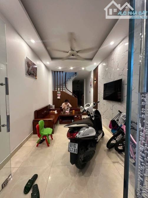 BÁN NHÀ ĐỊNH CÔNG – FULL NỘI THẤT.36M² – 5 TẦNG – CHỈ 50M RA PHỐ – 7.6 TỶ