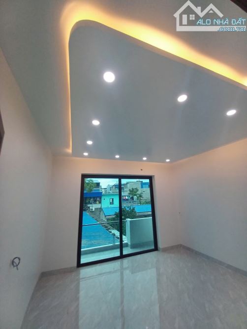 Nhà đẹp 3 tầng xây mới  ngõ nông đường Liên Hà 1 - 9