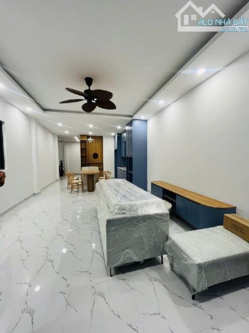 TỰA BIỆT THỰ - TT QUẬN 7 - 120M2 - HƠN 12T - 4