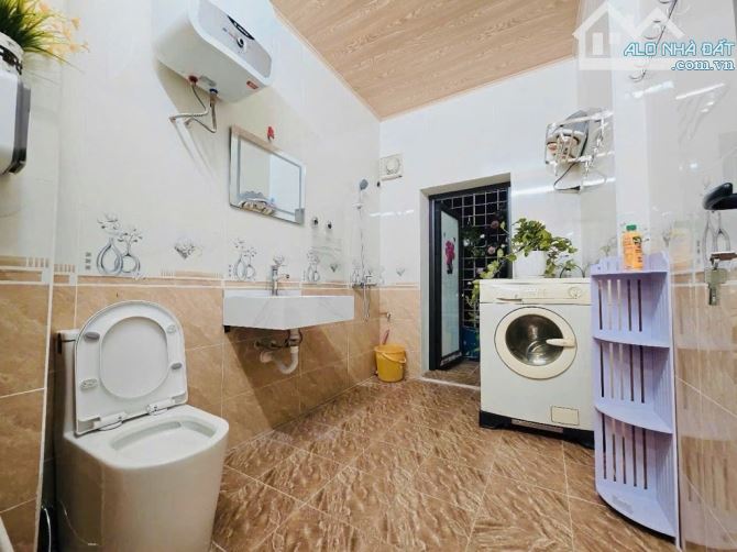BÁN CĂN HỘ TẬP THỂ PHỐ LẠC TRUNG 80M2- SIÊU HIẾM + VỊ TRÍ ĐẸP + SỔ TO + NHÀ RỘNG 2 THOÁNG - 4