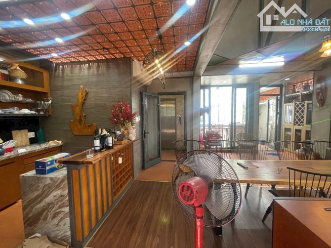BIệt Thự Ngang 8m - Có Thang Máy - Giáp Quận 1 - Chỉ: 1X Tỷ - DT: 8m x 13m - 4 Tầng - 4