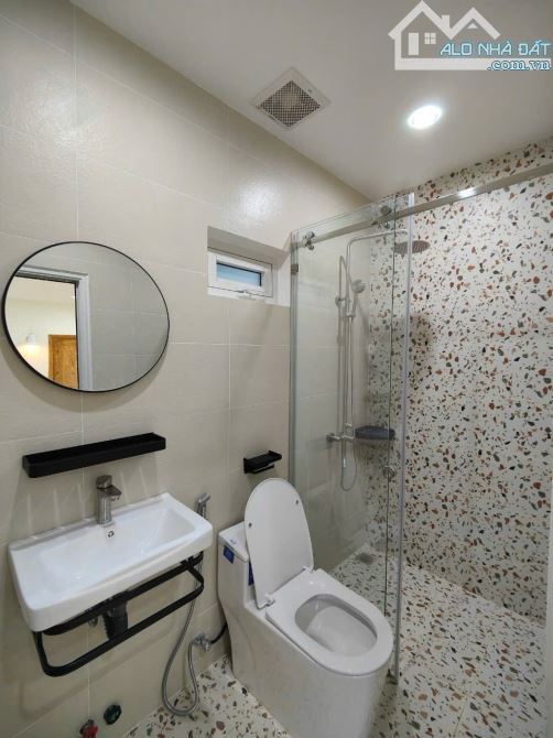 HOMESTAY 2 TẦNG 106M2 NGANG 10,5M 4PN 3WC 2PK SÂN RỘNG RÃI CÁCH CHỢ ĐÀ LẠT 2.3KM GIÁ 8 TỶ - 4