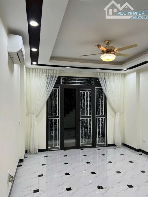 BÁN NHÀ THẠCH BÀN GIÁ 5.X TỶ, DT43M2, MT4M, Ô TÔ CÁCH 15M, DÂN CƯ ĐÔNG, NHÀ MỚI FULL NỘI T - 4
