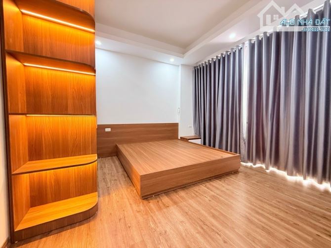 Nhà dòng tiền đại học công nghiệp 44m2 mặt tiền 6m 7 phòng khép kín 20m ra ôtô đỗ 6 tỷ 15 - 4