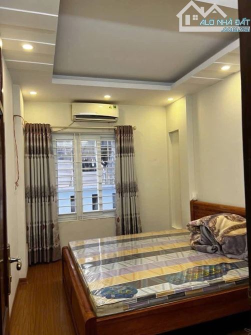 BÁN NHÀ ĐỊNH CÔNG – FULL NỘI THẤT.36M² – 5 TẦNG – CHỈ 50M RA PHỐ – 7.6 TỶ