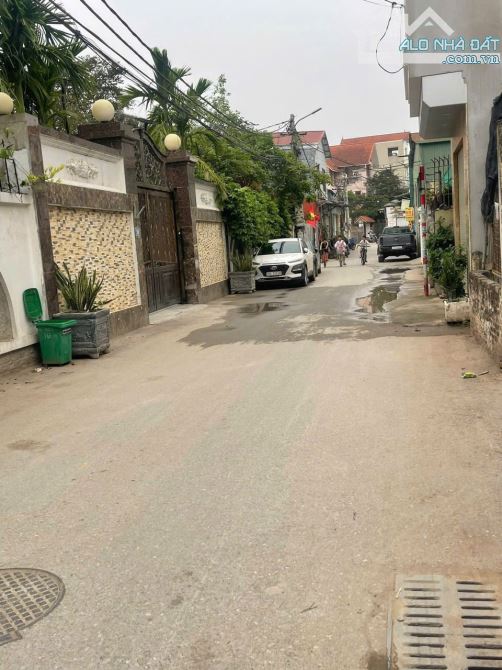 Lô đất 40m mặt tiền 3,65m - Ỷ la - Dương Nội - oto lùi cửa - giá 5ty2 - 5