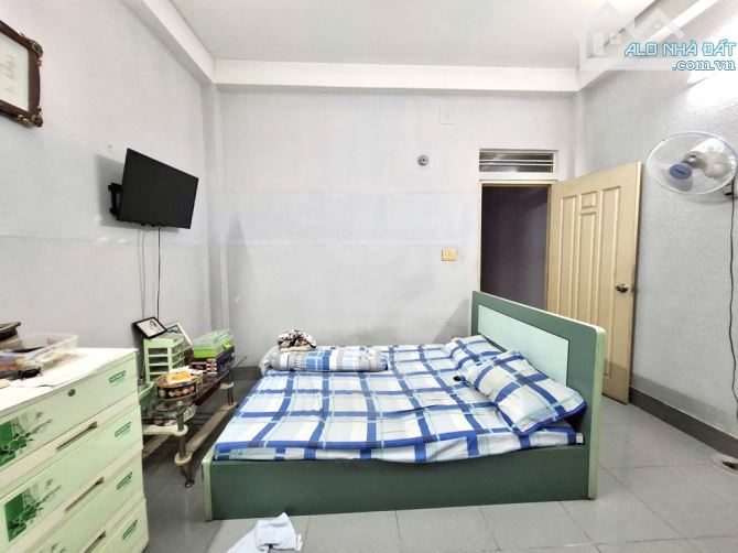 Nhà 4 tầng Mặt tiền đường SONG HÀNH phường ĐHT Q12 dt 76m2 (4,2mx18,2m), Đường 12m - 5