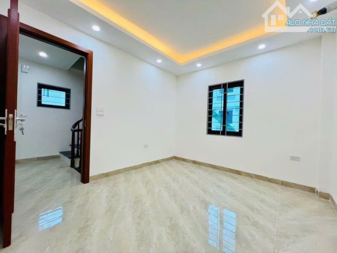 Bán nhà vành đai 3.5 Di Ái 46m2 5 tầng 6 ngủ mặt tiền 5m 2 thoáng ô tô đỗ cổng 5 tỷ 05 - 5