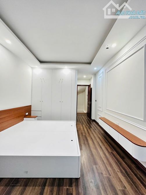 BÁN NHÀ PHỐ TRẠM LONG BIÊN GẦN CẦU VĨNH TUY 6 TỶ 35m Ô TÔ KINH DOANH MT4m - 5