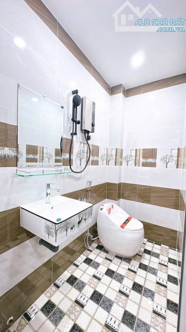 BÁN NHÀ QUẬN 4 MỚI ĐẸP 3 TẤM 4PN KHU DÂN CƯ DTSD 120m2 SỔ RIÊNG GIÁP Q1 GIÁ 4TỈ 950 - 5