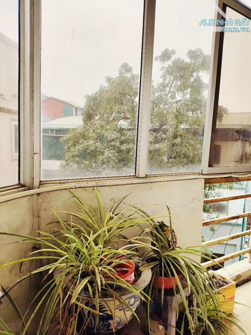 Bán tập thể đường sắt phốLáng Hạ,sổ 72m2(sổ rất to),gần rạp chiếu phim QG giá 5,35ty(có TL - 5