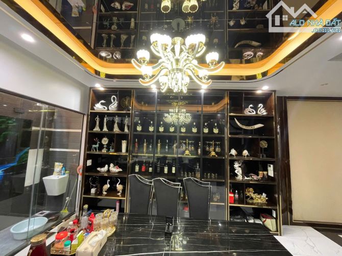 Nhà đẹp đẳng cấp thượng lưu khu phân lô Tô Vũ - 193 Văn Cao. DT 92m² x 5T - 6