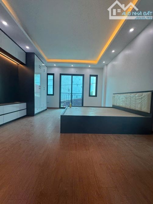 📍 ĐẠI CÁT, BẮC TỪ LIÊM – NHÀ MỚI XÂY 32M² – MẶT TIỀN 4M – 5 TẦNG – Ô TÔ VÀO NHÀ – GIÁ 6.5 - 6