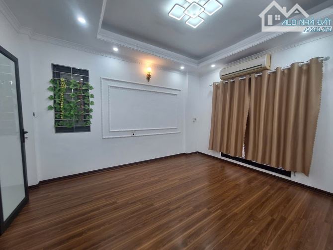 Nhà đẹp nội thất hiện đại giá rẻ nhất ngõ Phố Phúc Lợi DT 30m2 . Giá 5.28 tỷ - 6