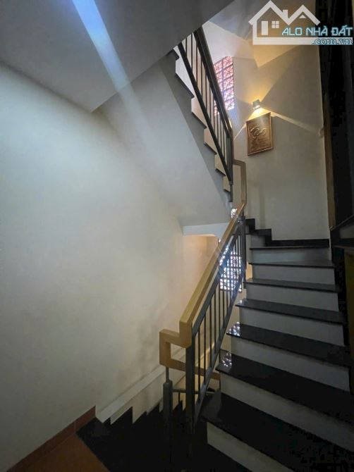 BIệt Thự Ngang 8m - Có Thang Máy - Giáp Quận 1 - Chỉ: 1X Tỷ - DT: 8m x 13m - 4 Tầng - 6