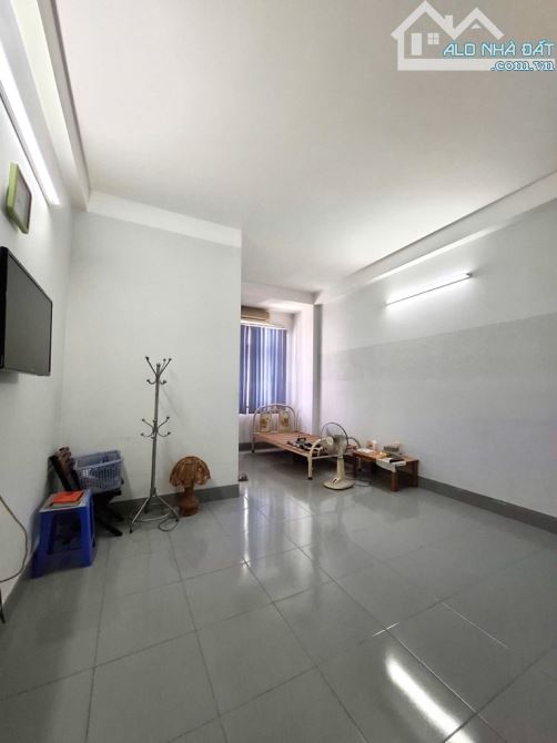 Nhà 4 tầng Mặt tiền đường SONG HÀNH phường ĐHT Q12 dt 76m2 (4,2mx18,2m), Đường 12m - 6