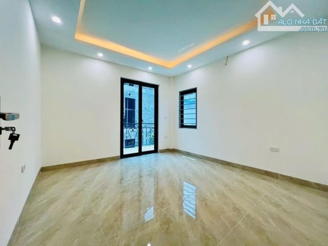 Bán nhà vành đai 3.5 Di Ái 46m2 5 tầng 6 ngủ mặt tiền 5m 2 thoáng ô tô đỗ cổng 5 tỷ 05 - 6