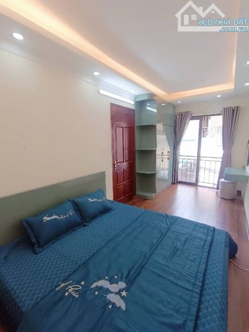 Bán nhà Bát Khối, Long Biên 32m2 - 5 tầng mt 5m nhỉnh 5 tỷ - 6