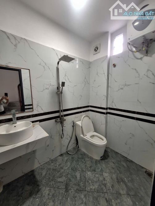 Nhà đẹp nội thất hiện đại giá rẻ nhất ngõ Phố Phúc Lợi DT 30m2 . Giá 5.28 tỷ - 7
