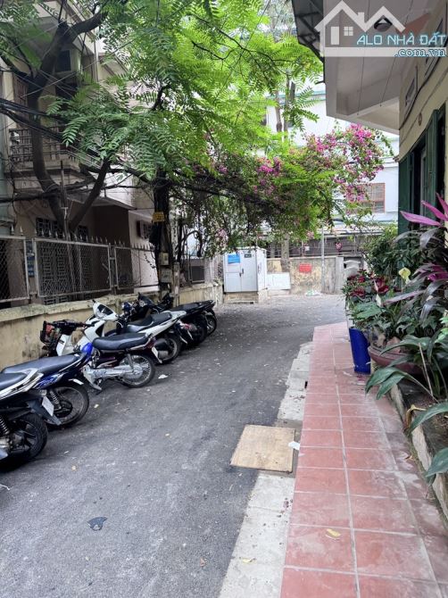 Bán tập thể đường sắt phốLáng Hạ,sổ 72m2(sổ rất to),gần rạp chiếu phim QG giá 5,35ty(có TL - 7