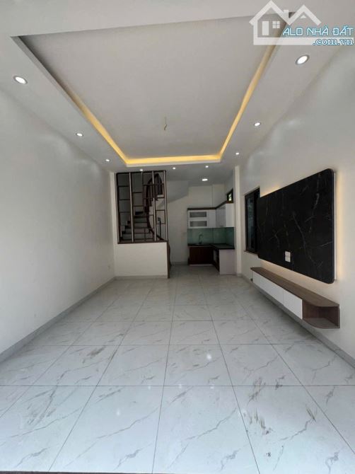 📍 ĐẠI CÁT, BẮC TỪ LIÊM – NHÀ MỚI XÂY 32M² – MẶT TIỀN 4M – 5 TẦNG – Ô TÔ VÀO NHÀ – GIÁ 6.5 - 8