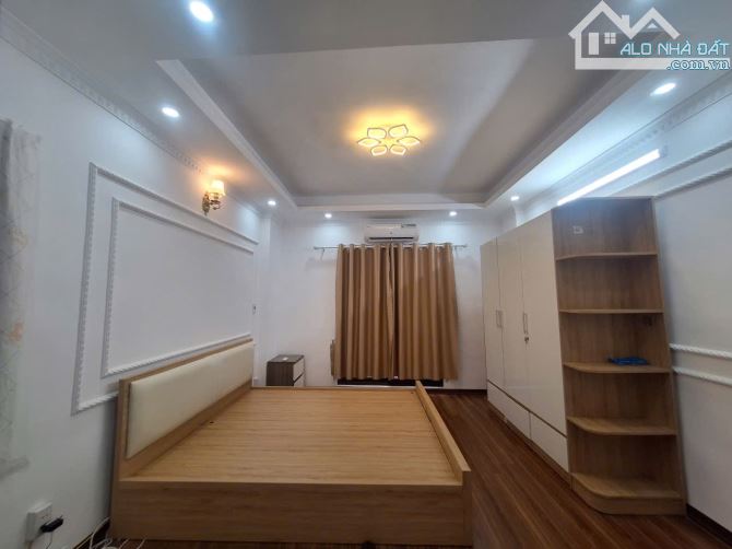 Nhà đẹp nội thất hiện đại giá rẻ nhất ngõ Phố Phúc Lợi DT 30m2 . Giá 5.28 tỷ - 8