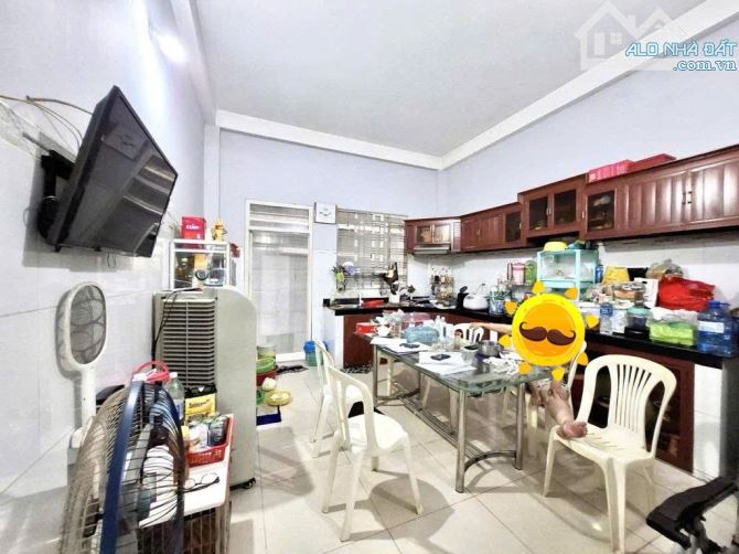 Nhà 4 tầng Mặt tiền đường SONG HÀNH phường ĐHT Q12 dt 76m2 (4,2mx18,2m), Đường 12m - 8