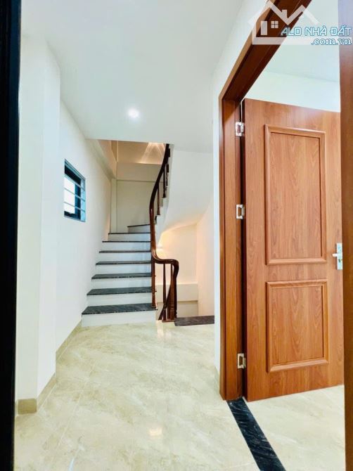 Bán nhà vành đai 3.5 Di Ái 46m2 5 tầng 6 ngủ mặt tiền 5m 2 thoáng ô tô đỗ cổng 5 tỷ 05 - 8