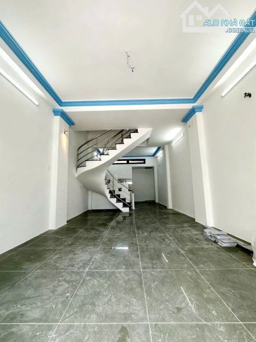 Chỉ 5.5 tỷ nhà 3 tầng giáp Q6 khu Bình Phú hẻm 8m 50 nguyễn quý yêm - 9