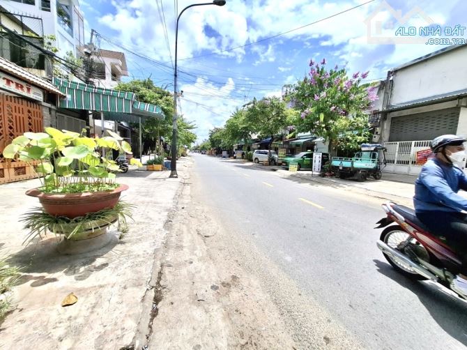 Nhà 4 tầng Mặt tiền đường SONG HÀNH phường ĐHT Q12 dt 76m2 (4,2mx18,2m), Đường 12m - 9