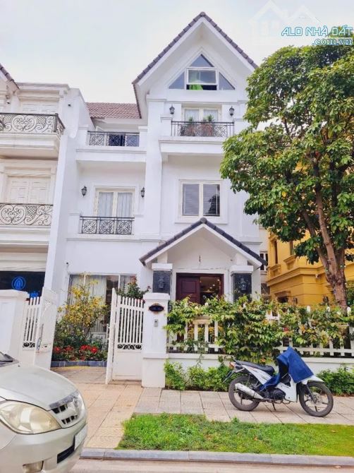 Bán Biệt Thự cao cấp Anh Đào Vin Long Biên 164m 4T MT 9.5m 60 tỷ