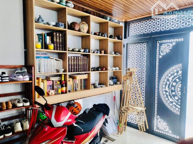 Bán nhà khu BT Lam Sơn - 52m2 - 5 tầng - ô tô tránh - 5pn - chủ để lại nội thất - ngang