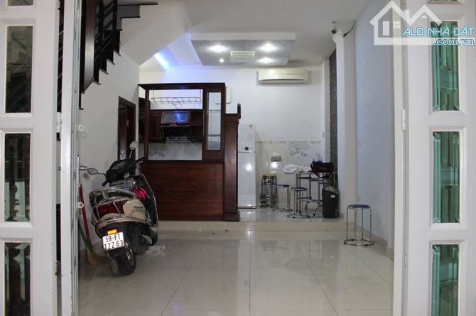 Nhà 4 tầng CMT8, P.13, Q.10 – Giá đầu tư chỉ 4,94 tỷ, sinh lời vượt trội